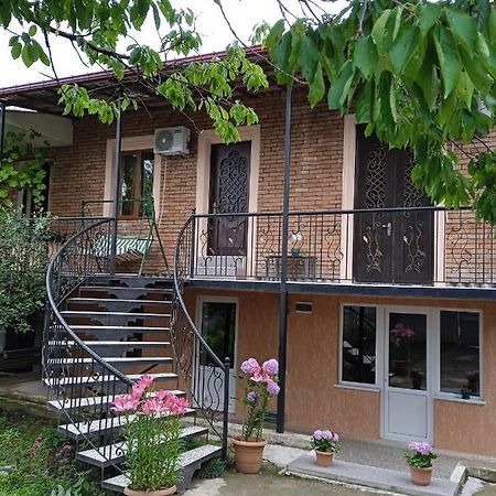 Elegant Hotel Kutaisi Exterior foto